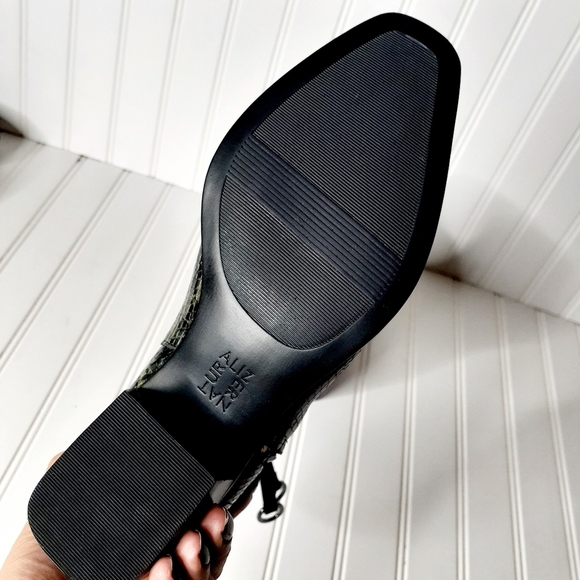 NEW Naturalizer Henry Booties E482 - Picture 13 of 13